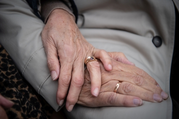 Felhívás az idősekhez és családtagjaikhoz