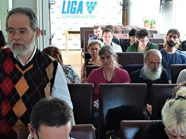 A TDDSZ ellenzi a közalkalmazotti jogviszony elvételét