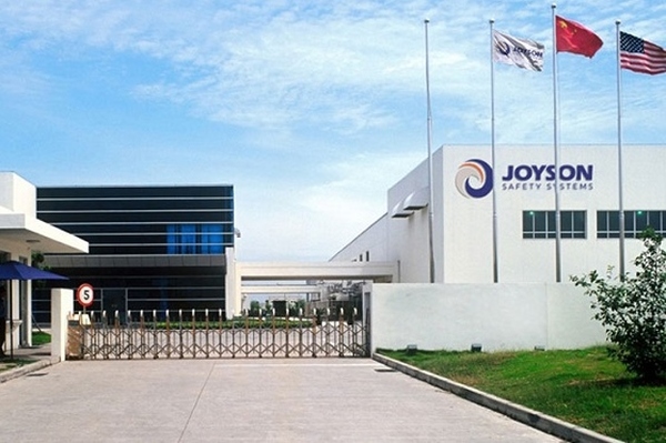 Bérmegállapodás a miskolci Joysonban