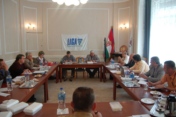 Fókuszban a szolgálati törvények módosítása és az akcióterv - Az FRDÉSZ elnökségi ülésén történt