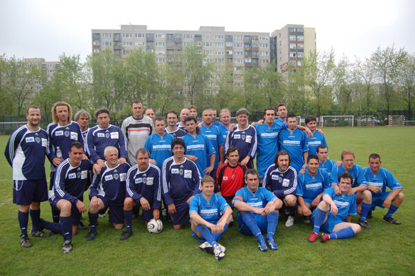 A kollégák emlékéért, az árvák megsegítéséért - Jótékonysági focimeccset rendezett az FBVSZOSZ