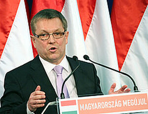 Áfa-, adó- és járulékemelést jelentett be Matolcsy