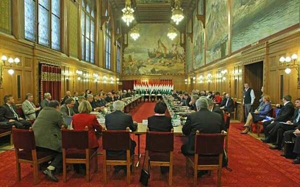 Minimálbér és bérkompenzáció az NGTT ülésén