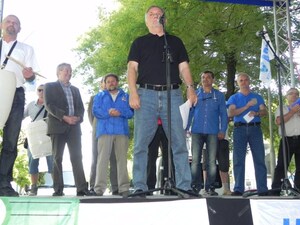 Béremelésért demonstráltak az MVM csoportnál működő szakszervezetek 