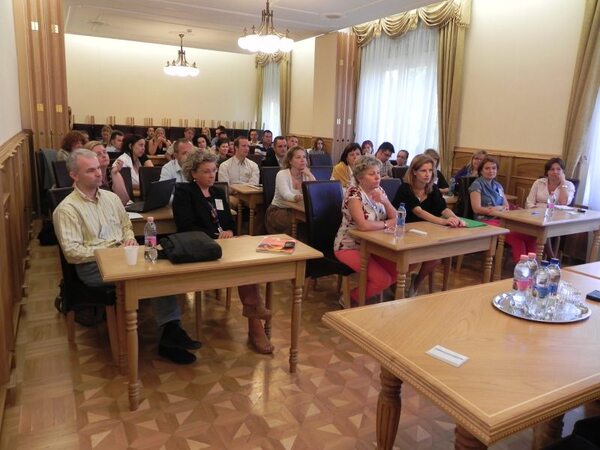 Szeptember elsejével 37 fiatal szakértővel indult útjára 