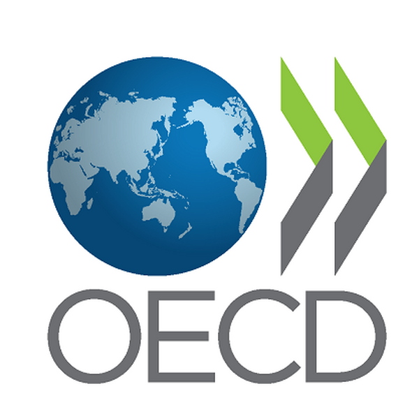 OECD: Be kellene fagyasztani a minimálbért