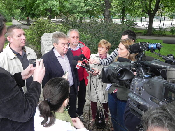 Utat a szakszervezetnek!