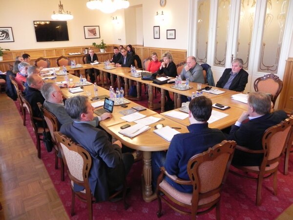 Képzési terv és érdekvédelmi munkaterv az elnökség előtt