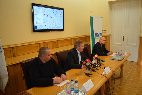 Hétfőn 62 helyszínen lesznek félpályás útlezárások