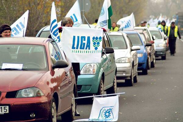 Életképek - félpályás útlezárások országszerte