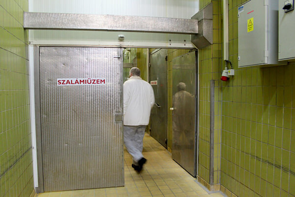 Eredményes volt a sztrájk: megállapodás a PICK pécsi üzemében