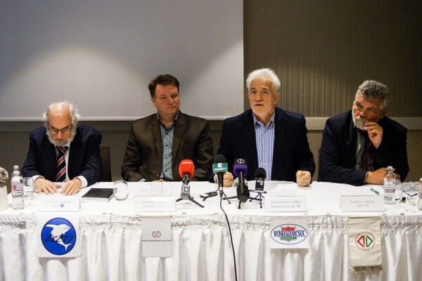 Kétségbeesett összefogás az újjáéledő SZOT-ban