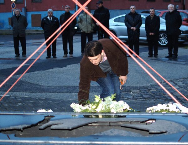 Virág az áldozatoknak