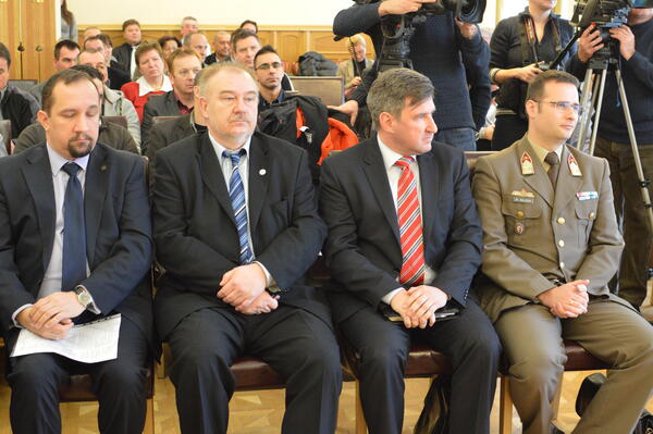 Első helyre a katonát!