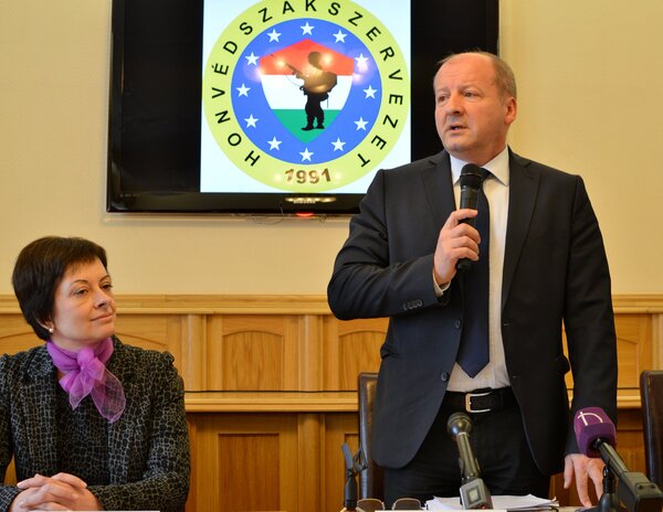 Első helyre a katonát!