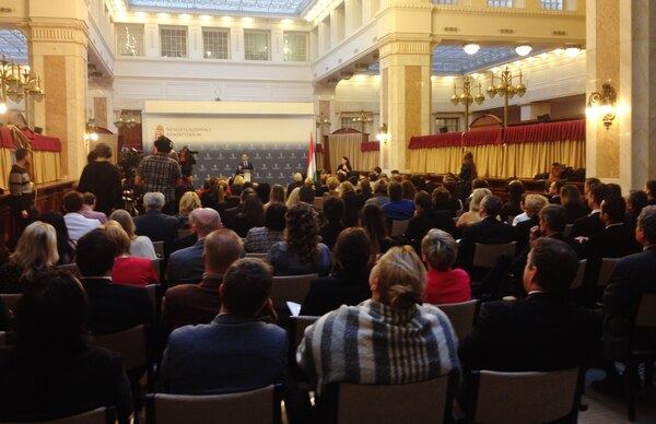 Konferencia a foglalkoztatási programokról