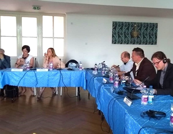 A V4-ek a bérekről 
