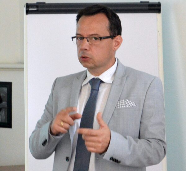 A munkaerőhiány és a hátrányos helyzetű csoportok foglalkoztatása 